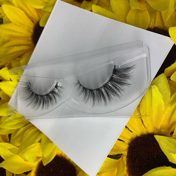 Lashes - Picture 2 of 3